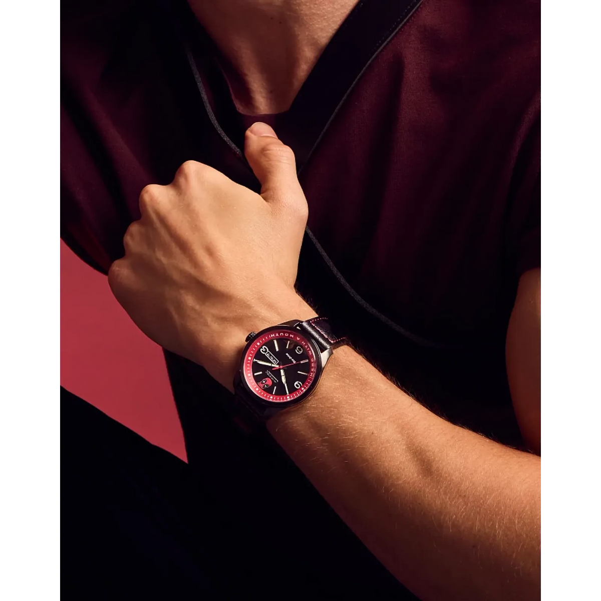AW0145-02W Reloj Citizen Here comes Deadpool Marvel Edition de caballero cuero