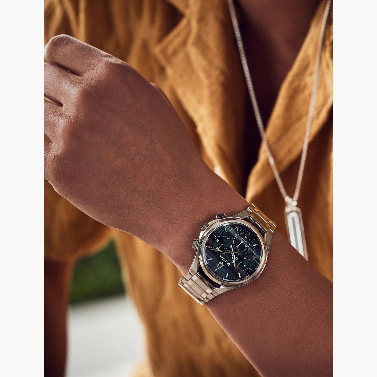 96A297 Reloj Bulova Curv de hombre pulsera de metal 44mm