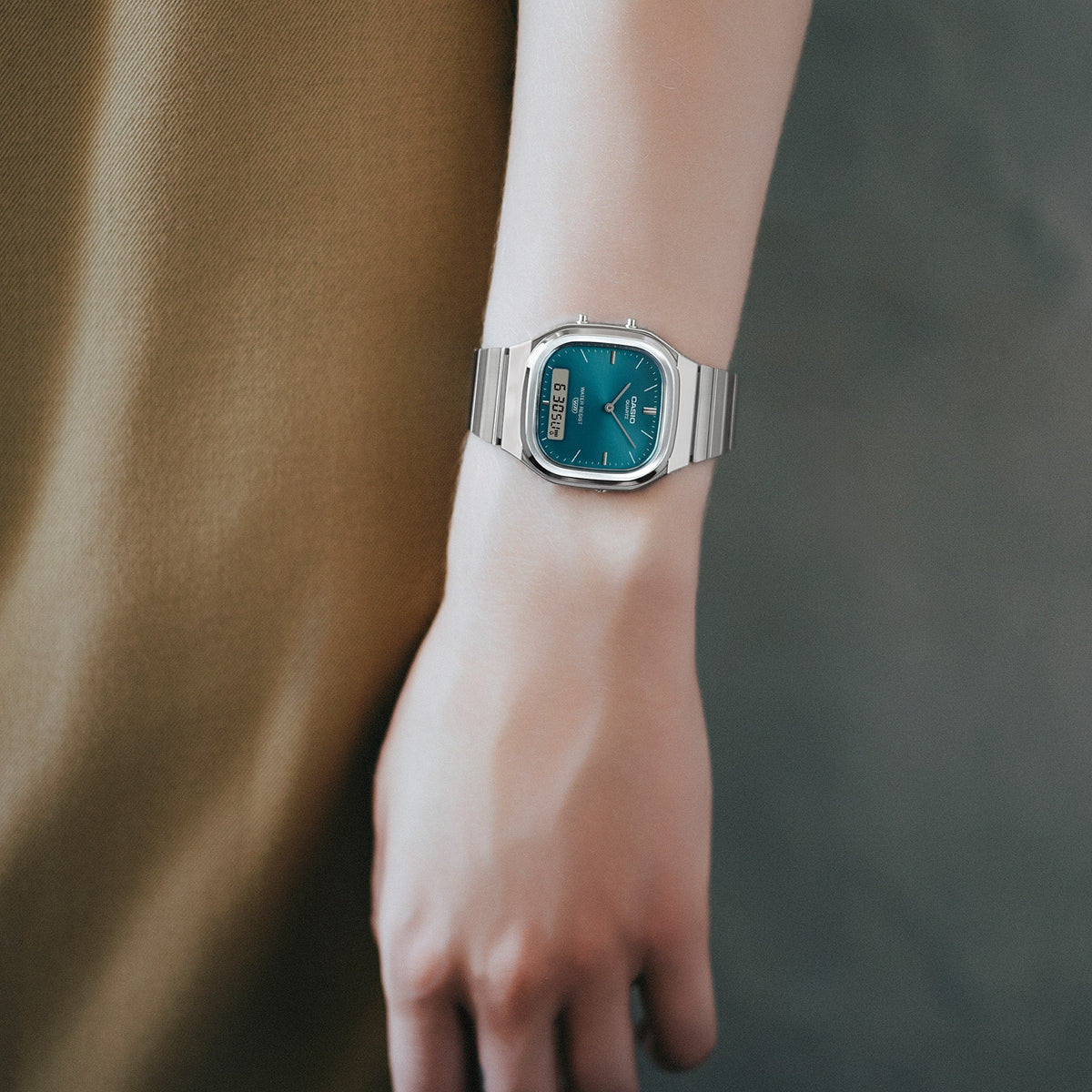 AQ-240 Reloj Casio de dama pulsera de metal