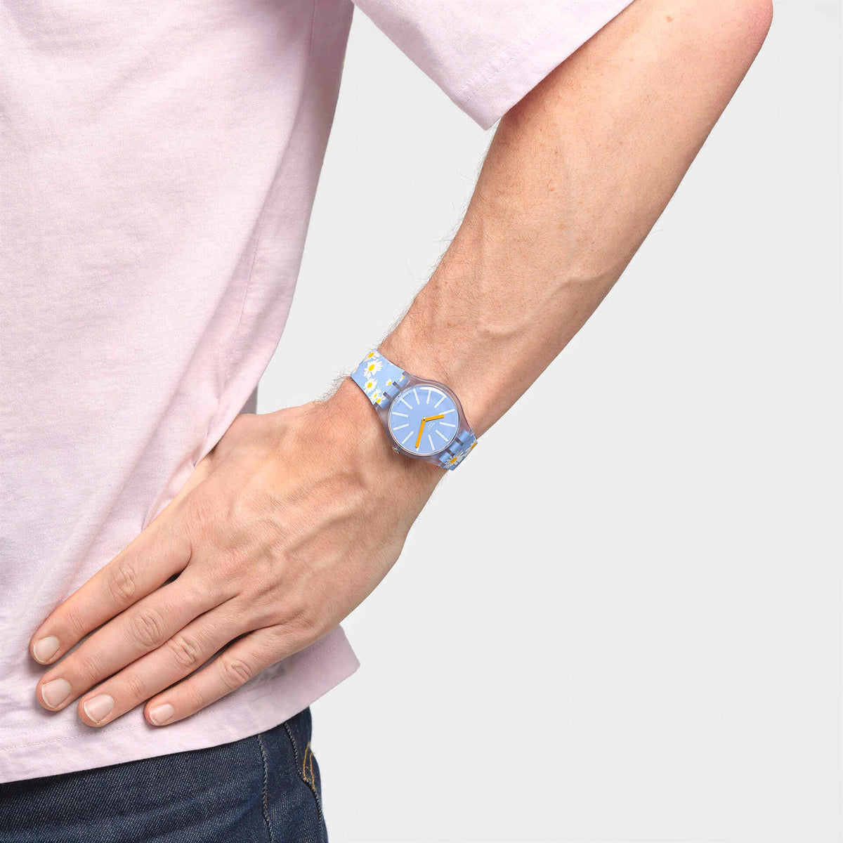 SO29S100 Reloj Swatch Dazed By Daisies unisex correa de resina flores