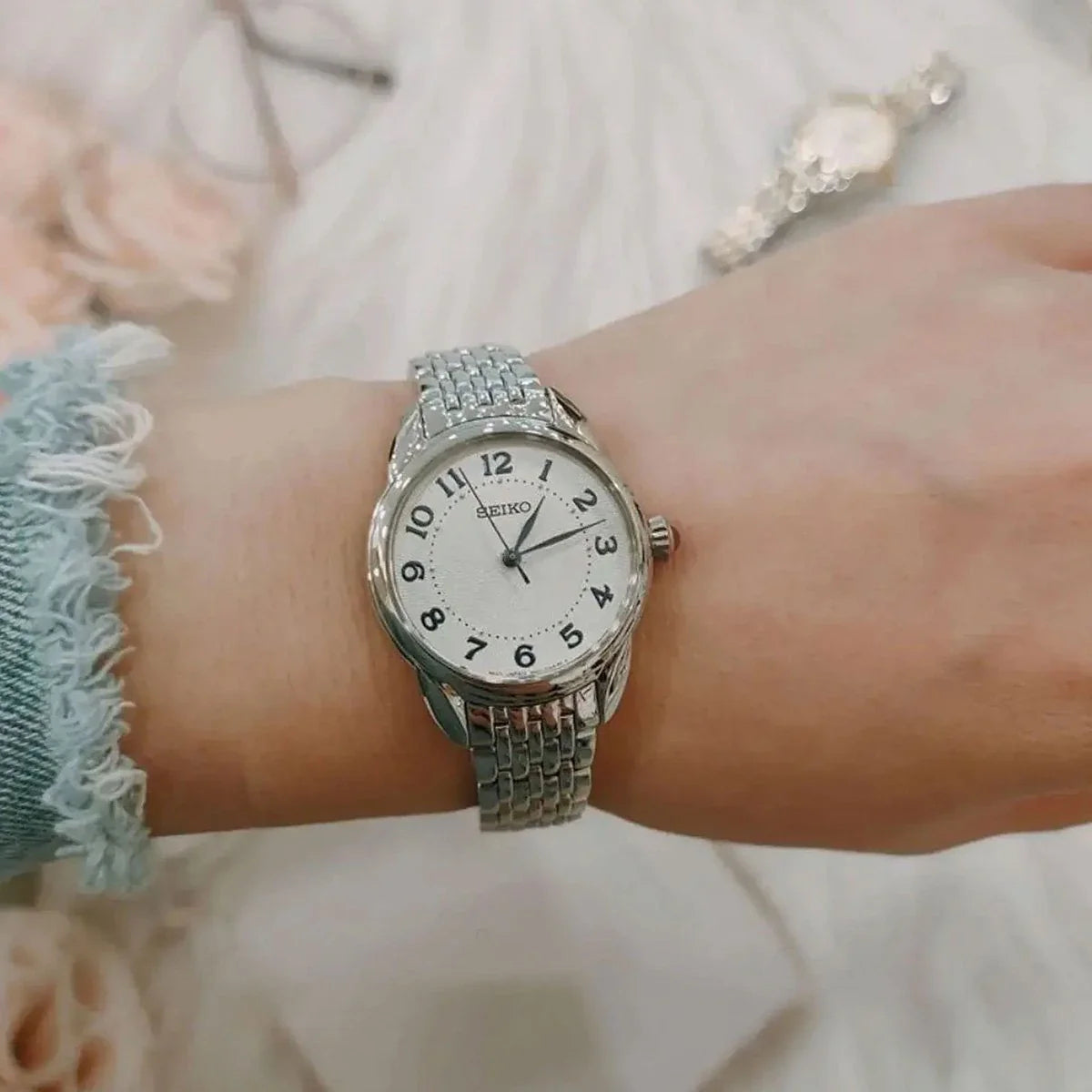 SUR561P1 Reloj Seiko Neo Classic de dama pulsera de metal